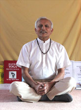 Yogi Shanti Desai with his family